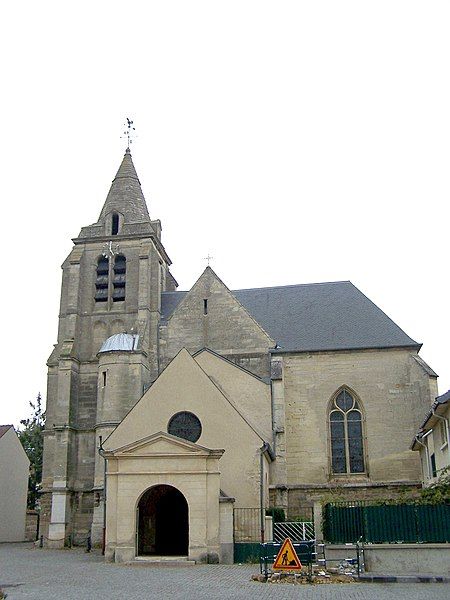 File:Le Mesnil-le-Roi Église.JPG