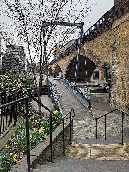 File:Limehouse Basin Bridge.jpg