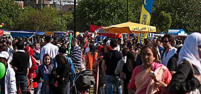 File:Mela crowd.jpg