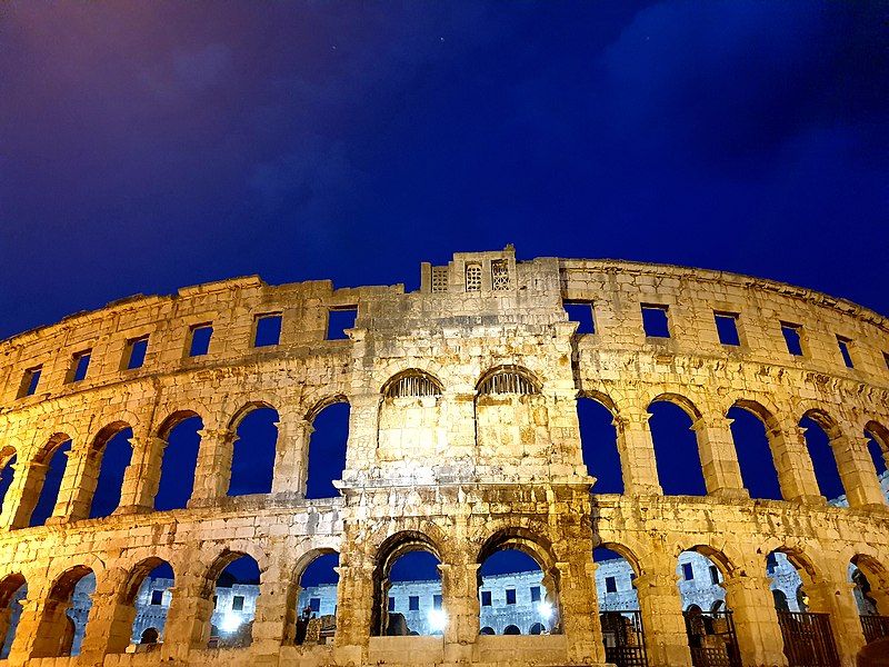 File:Pula Arena.jpg