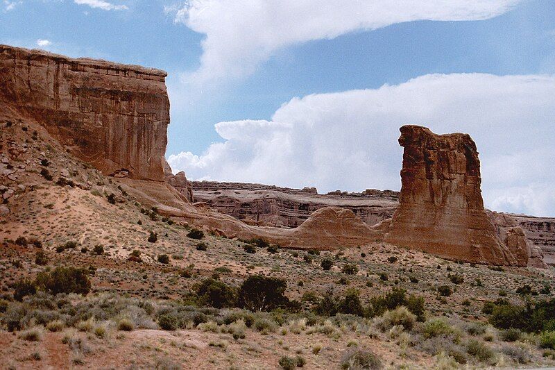 File:Sheep Rock NP15.jpg