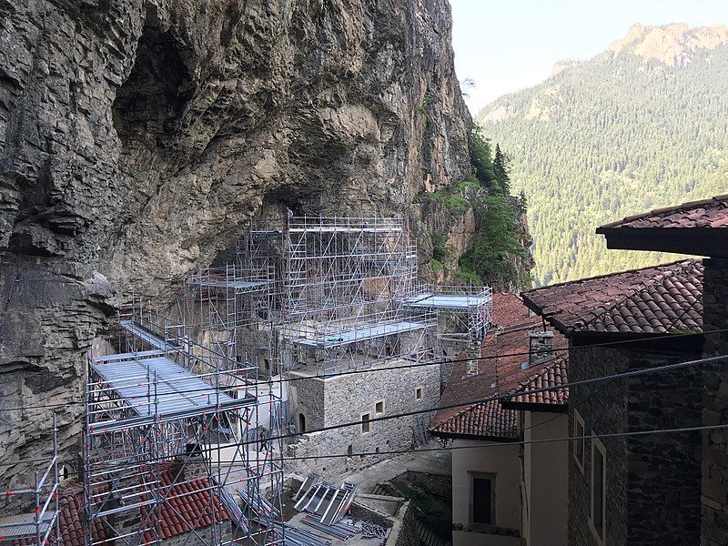 File:Sumela Monastery 04.jpg