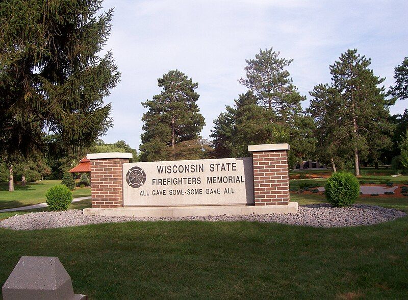 File:WisconsinStateFirefightersMemorialSign.jpg