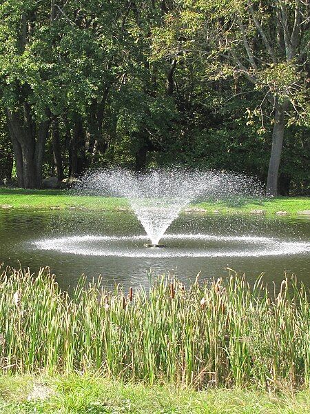 File:Wolfe Park Fountain.jpg