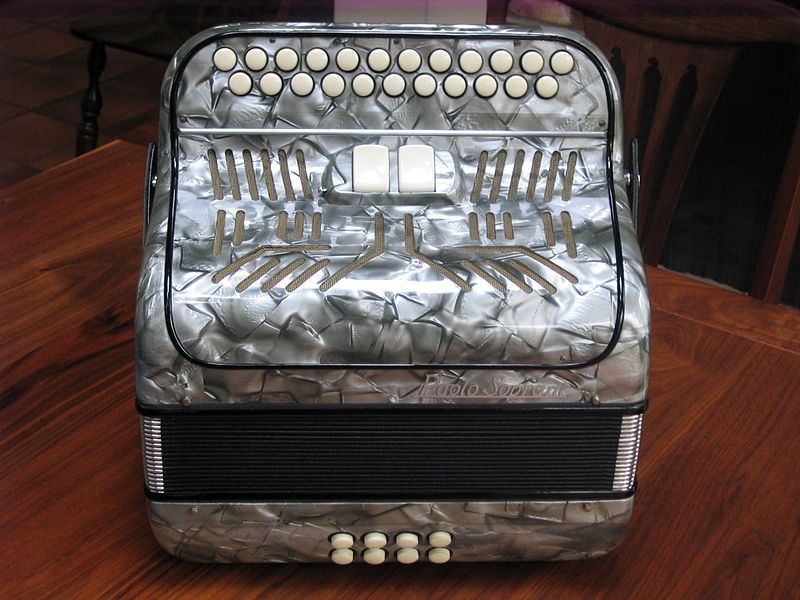 File:1950sDiatonicButtonAccordionPaoloSopraniIrishStyle.jpg