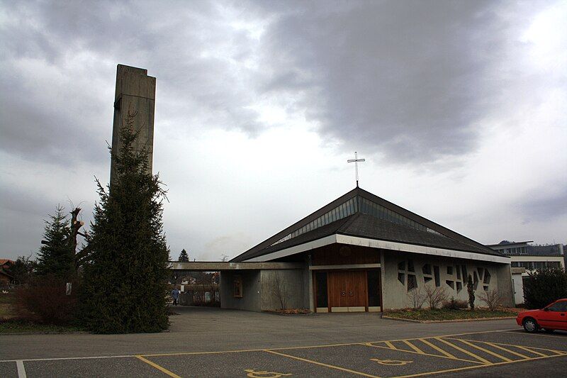 File:Bruenisried Kirche 2097.jpg