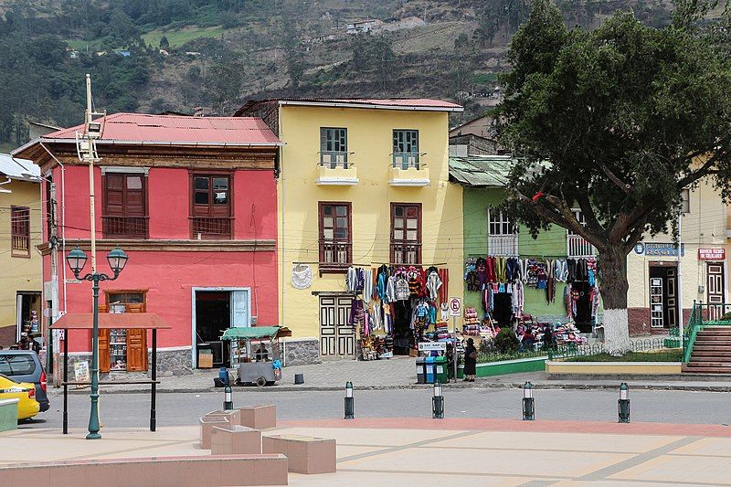 File:Buildings in Alausí.jpg