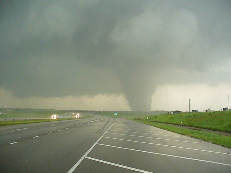 File:Chriscalvert-shawneetornado.jpg