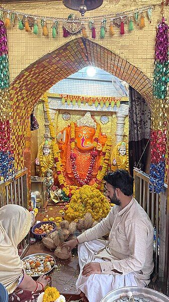 File:Ganesh Mandir Nagda.jpg