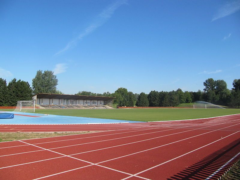 File:Hulín, stadion.jpg