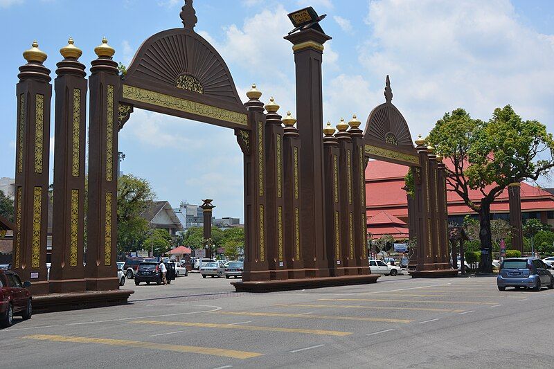 File:Kota Bharu arch.jpg