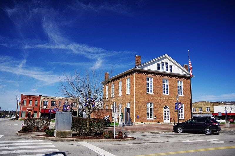 File:Livingston-courthouse-square-tn.jpg