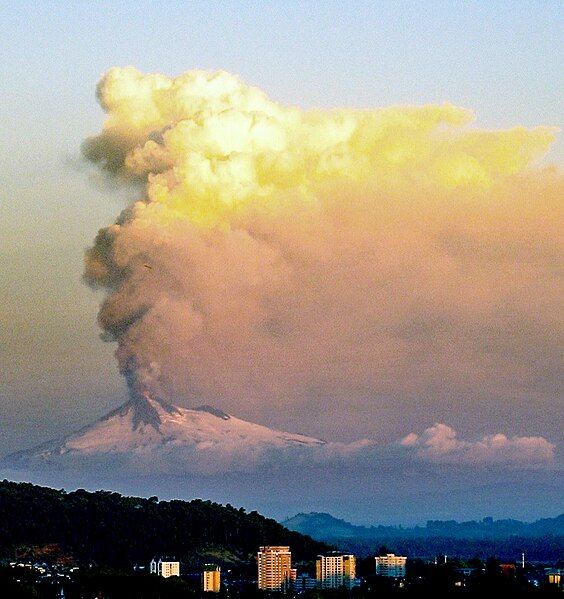 File:Llaima eruption1.jpg