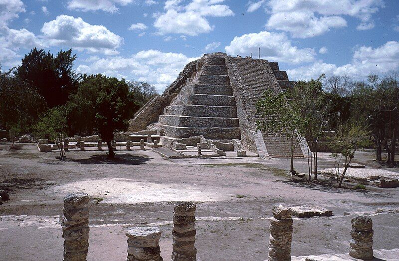 File:Mayapan Castillo.jpg