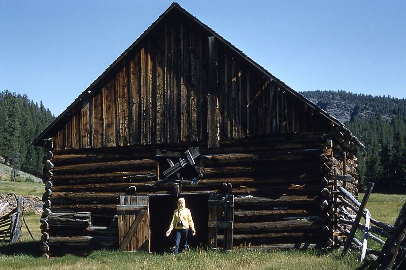 File:OriginalBuidlingYanceysPleasantValley1887.jpg