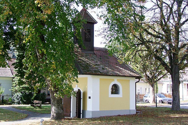 File:Ortskapelle (Nexing) 1.jpg