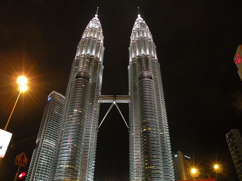 File:Petronas Towers (4).jpg