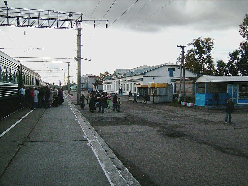 File:Plesetskaya railway station.JPG