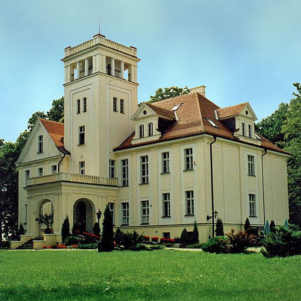 File:Przybyszewo-palac.jpg