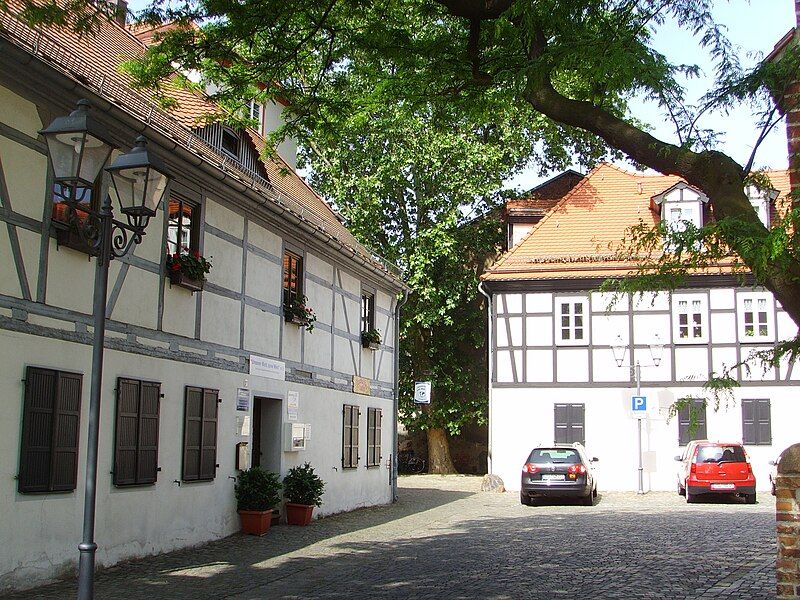 File:Senftenberg kirchplatz.JPG