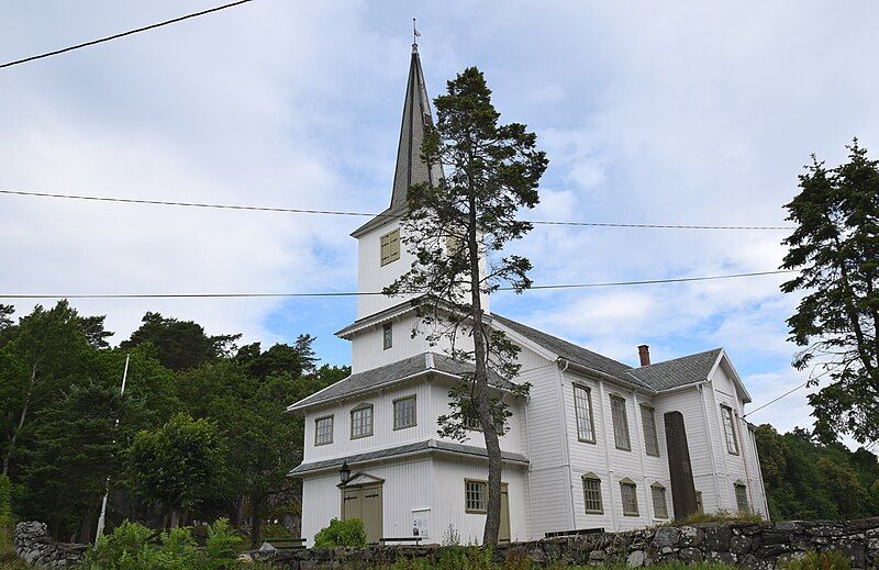 File:Skåtøy kirke.JPG