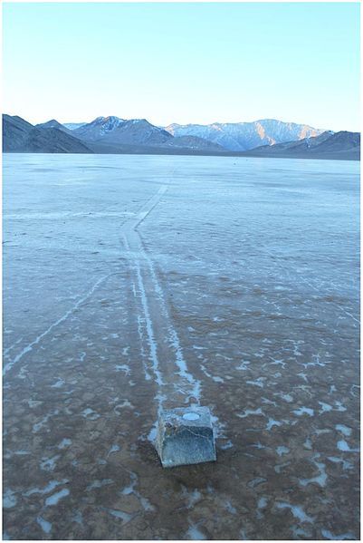 File:Sliding-Rocks-on-Racetrack-Playa-Death-Valley-National-Park-First-Observation-of-Rocks-in-Motion-pone.0105948.g004.jpg