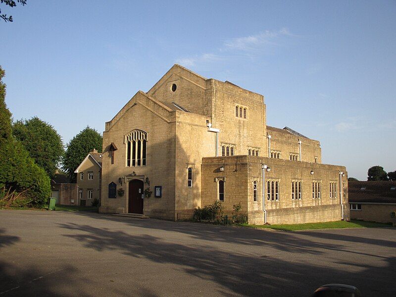 File:St Gabriel, Billingshurst.jpg