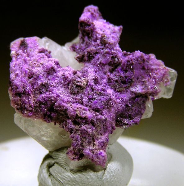 File:Sugilite-40452.jpg