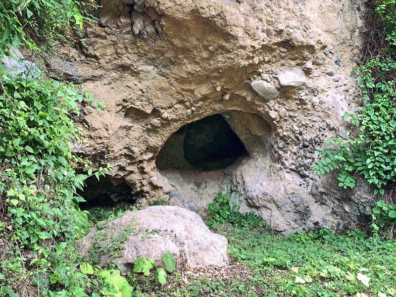 File:Tochiharaiwakage cave.jpg