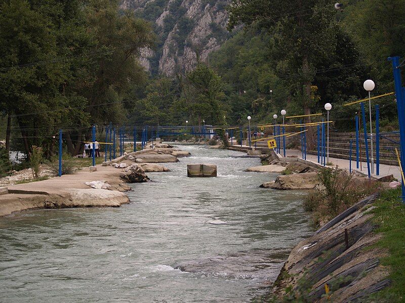 File:Treska River 01.jpg