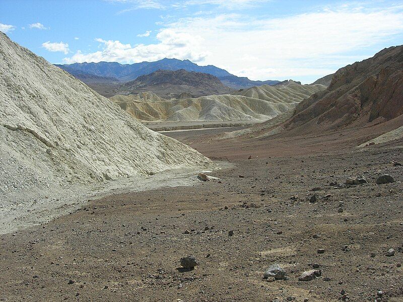 File:Twenty-Mule Team Canyon.jpg