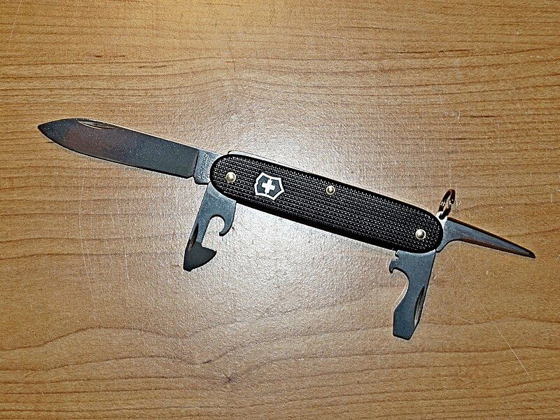 File:Victorinox-Pioneer.jpg