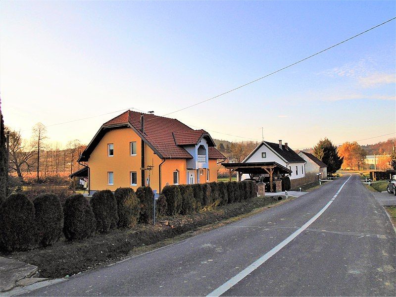 File:Štrigova - kuće.JPG