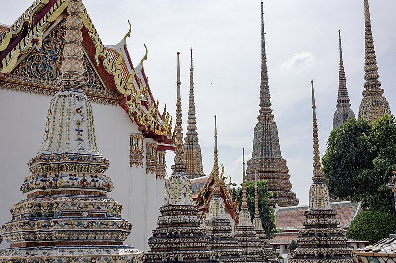 File:เจดีย์รายวัดพระเชตุพน.jpg