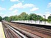 The tracks and platforms at Aqueduct – North Conduit Avenue station in 2008