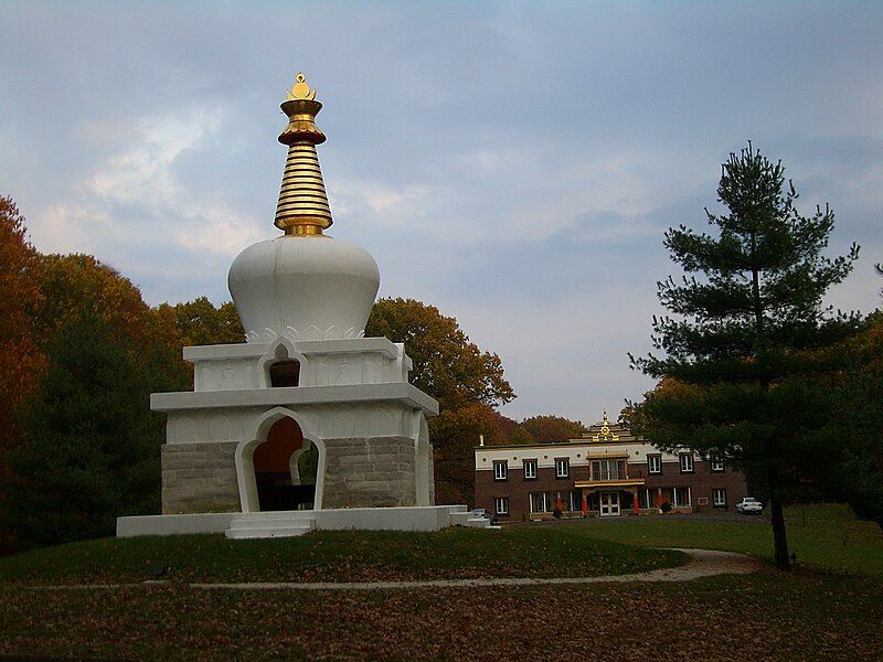 File:Bloomington-TibetanCC-Stupa-9107.jpg