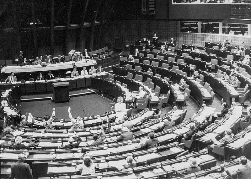 File:Europa Parlament 1985.jpg