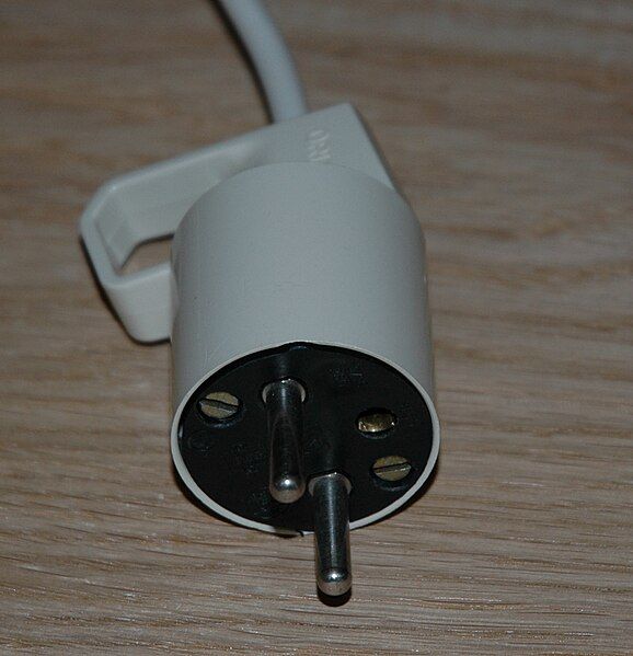 File:French electrical plug.JPG