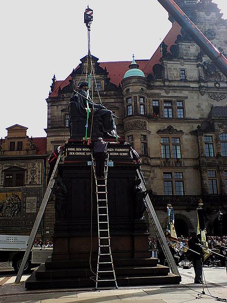 File:FriedrichAugustDenkmal.JPG