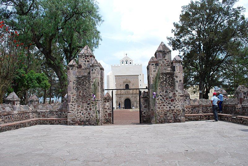 File:GateAcolmanMx.JPG