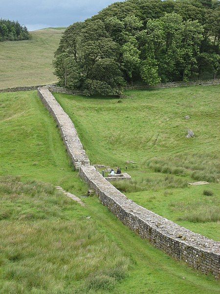 File:Hadrian's Wall-2007 4.jpg