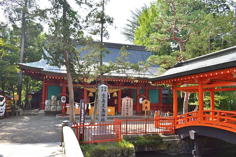 File:Ikushimatarushima-jinja keidai.JPG