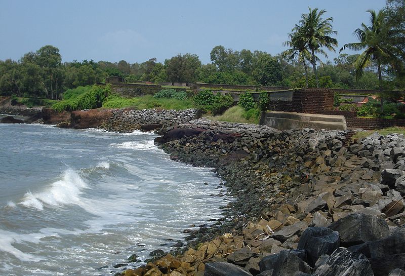 File:Kannur-Fort-and-Arabian-Sea.jpg