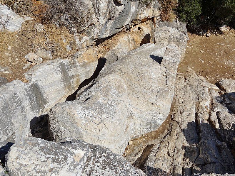 File:Kouros Apollonas 09.jpg