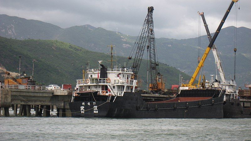 File:Lo-nguong Bay.jpg