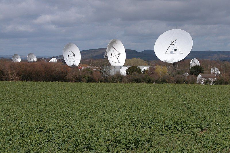 File:MadleySateliteEarthStation(PhilipHalling)Apr2006.jpg