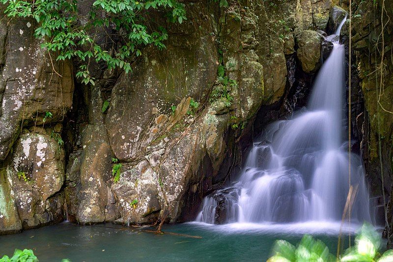 File:Mambukal Waterfalls.jpg