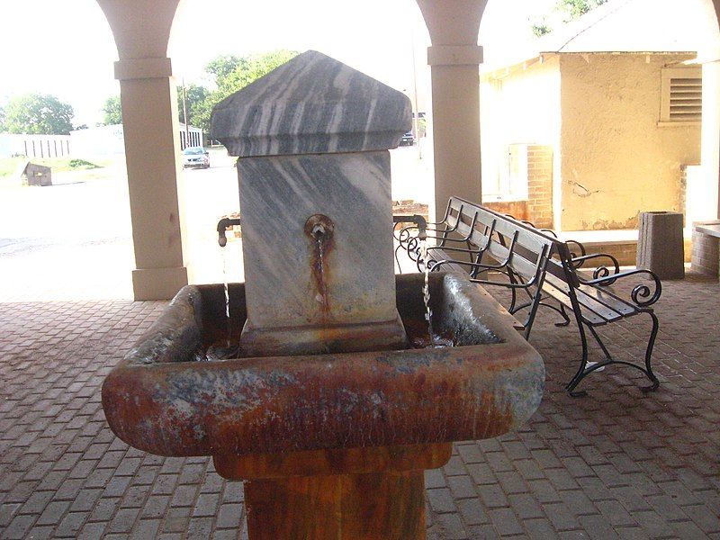 File:MarlinMineralWaterFountain.JPG