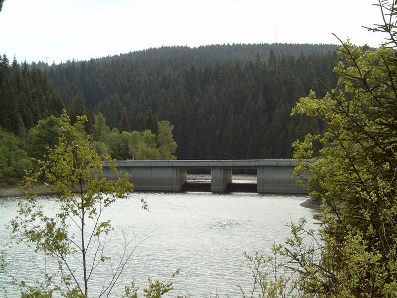 File:Okertalsperre vorstaumauer.jpg