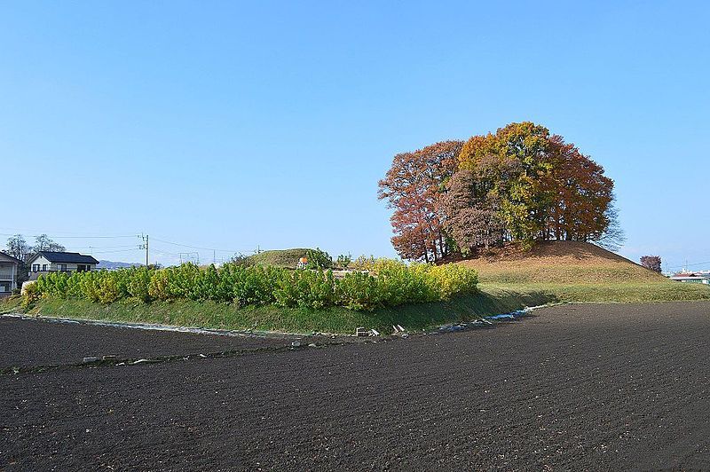 File:Otsurumaki-kofun zenkei.JPG